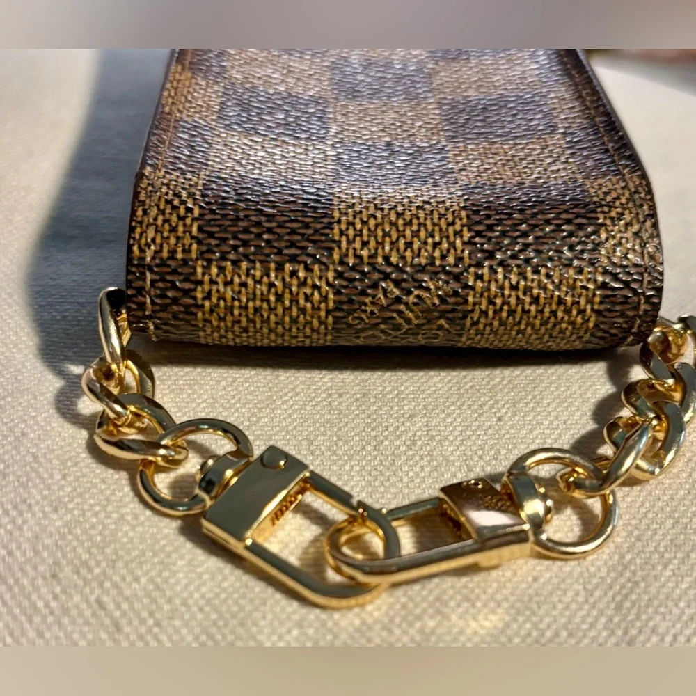 Louis Vuitton Damier Ébène Mini Pouch – Vintage!